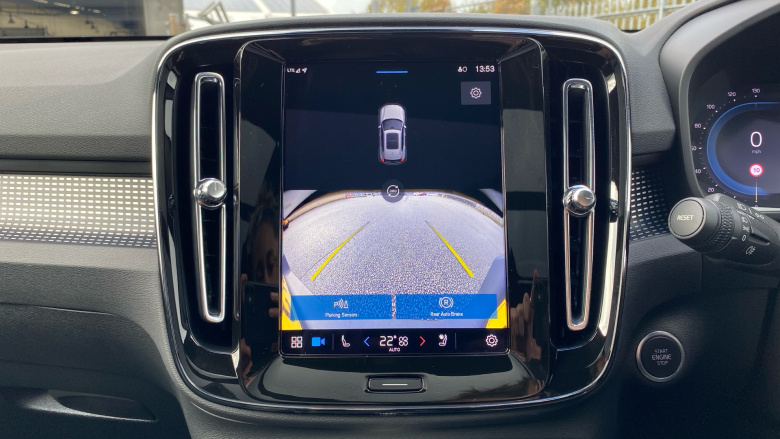 Volvo XC40 2.0 B3P Ultimate Dark 5dr Auto Petrol Estate